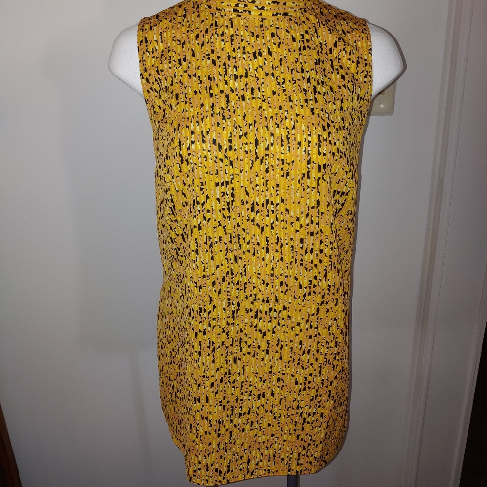 Nine West floral blouse. - Picture 4 of 8